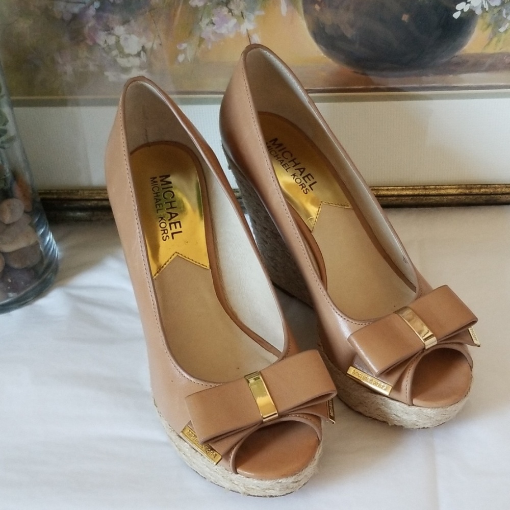 🌼 Michael Kors Espadrille Wedge Pumps
